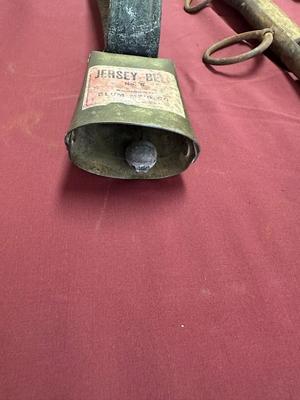 A PAIR OF HORSE HAMES AND A JERSEY BELL NO 5