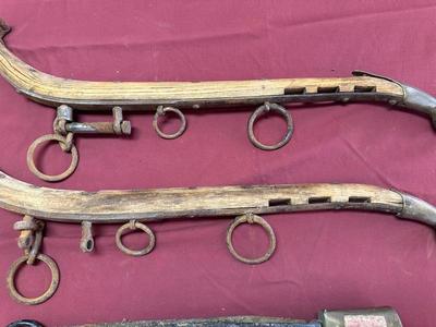 A PAIR OF HORSE HAMES AND A JERSEY BELL NO 5