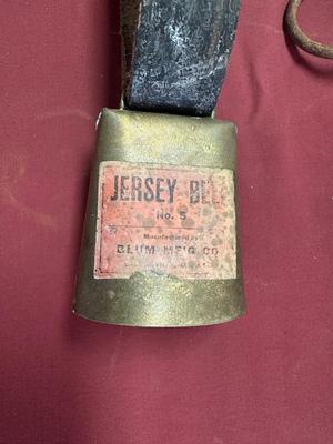 A PAIR OF HORSE HAMES AND A JERSEY BELL NO 5