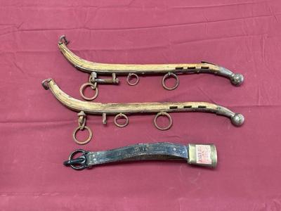 A PAIR OF HORSE HAMES AND A JERSEY BELL NO 5