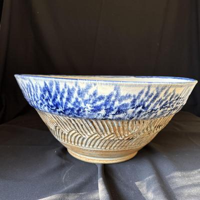 Gorgeous Large Clyde Gobble Pottery Bowl (D-BM)