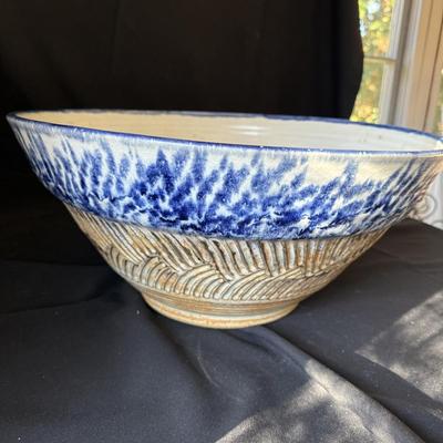 Gorgeous Large Clyde Gobble Pottery Bowl (D-BM)