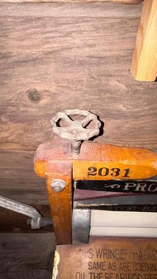 2031 10 x 1-3/4” CLOTHES WRINGER AND A DUBL HANDI WASHBOARD