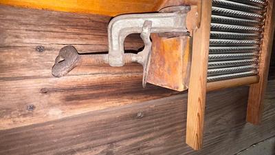 2031 10 x 1-3/4” CLOTHES WRINGER AND A DUBL HANDI WASHBOARD