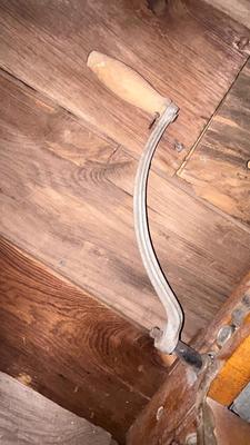 2031 10 x 1-3/4” CLOTHES WRINGER AND A DUBL HANDI WASHBOARD