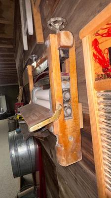 2031 10 x 1-3/4” CLOTHES WRINGER AND A DUBL HANDI WASHBOARD