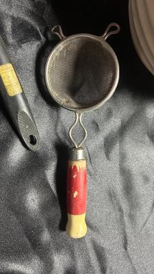 STONEWARE GLAZED BOWL AND VINTAGE COLANDERS
