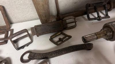 VINTAGE DRENCHING BIT AND OTHER FARM ANIMAL ITEMS