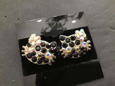 Kitty Rhinestone Earrings. Noc