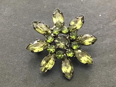 Petite Fashion Brooch