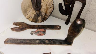 OLD WOODEN PULLEY, CLEVIS AND HOOK AND OTHER TIE DOWNS