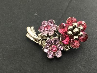 Beautiful Vintage Rhinestone Brooch