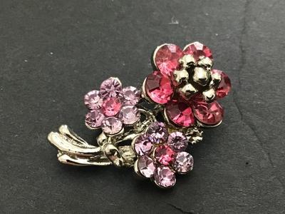 Beautiful Vintage Rhinestone Brooch