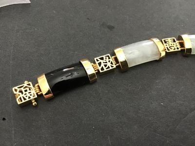 Jade Stone Braclet With Safety Chain Locking