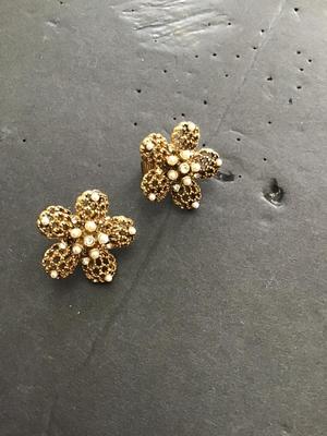 Very nice goldtone faux pearl clear, rhinestone flower type earrings