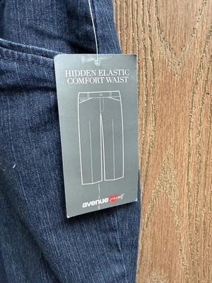 Sale Photo Thumbnail #124: New with original tags.