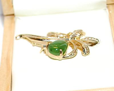 Beautiful "Canadian Jade" BROOCH (1¼" x ¾") with Oval Green Stone and Gold Colored Accent Bowtie on a Gold Tone...