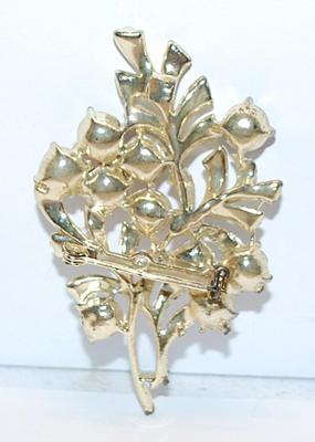 Amber & Deep Orange Stones LEAF BROOCH (2½" x 1½") with Large Round Stones on a Gold Tone Setting