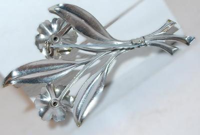 Large 2 Flowers & 3 Leaves BROOCH (3¾" x 2¼") on a Silver Tone Setting