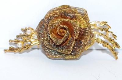 Wire Brown ROSE BROOCH (3" x 1¼") with Golden Highlights & 6 Faux Pearls on a Gold Tone Setting