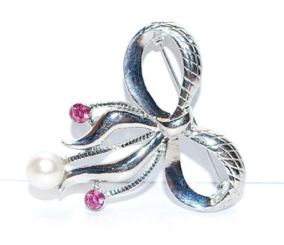 Silver Colored RIBBON BROOCH (1¾" x 1½") with Large Faux Pearl & 2 Pink Round Stones on a Silver Tone Setting