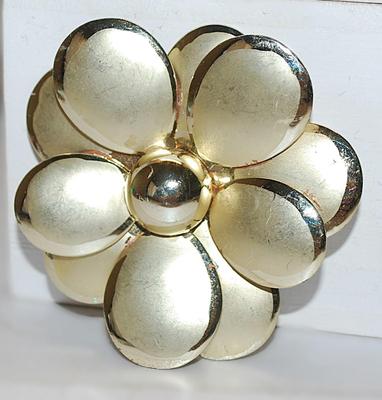 VINTAGE Petal FLOWER BROOCH (2¼" Diam.) with Center Half Globe on a Gold Tone Setting