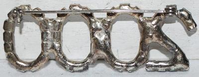 VINTAGE Bejeweled Year "2000" BROOCH (2¼" x ¾") on a Silver Tone Setting