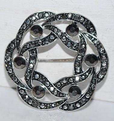 Circular Swirls of GRAY Stones BROOCH (1¾" Diam.) on a Silver Tone Setting