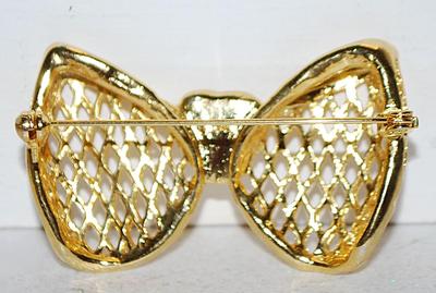 Heart Shaped PEARL-Style Stone BOWTIE BROOCH (2¼" x 1¼") on a Grill Gold Tone Setting