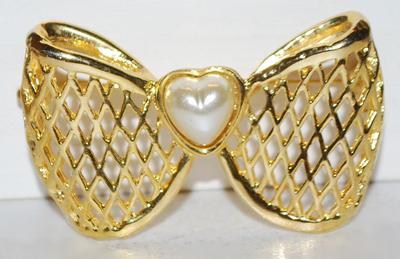 Heart Shaped PEARL-Style Stone BOWTIE BROOCH (2¼" x 1¼") on a Grill Gold Tone Setting