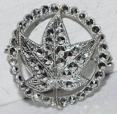 GRAY Stones Curved Circle BROOCH (1" Diam.) with Glitter Stones on an Oak Leaf Insert and Silver Tone Setting