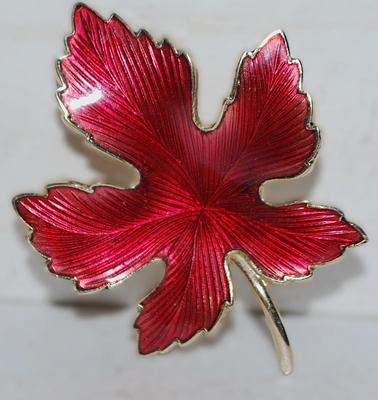 Cranberry RED Oak Leaf Enameled BROOCH (2" x1½") on a Brushed Gold Tone Setting