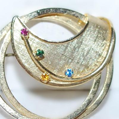Double Circles BROOCH (1½" Diam.) with 4 Colored Accent Stones on a Half-Moon & Gold Tone Setting