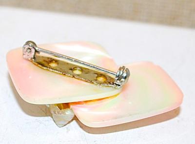 VINTAGE PINK & WHITE "Shells, Pearls & Starfish" BROOCH (1½" x 1½") on Acrylic Base