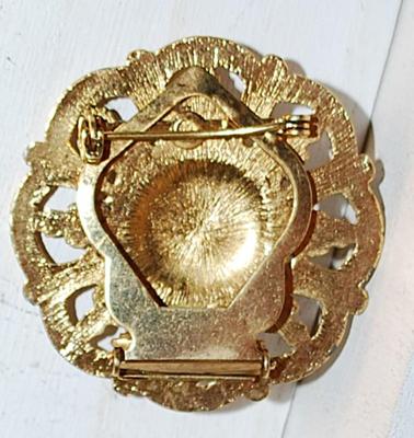 Combination Gold Tone Graphic Designed Flower SHOE CLIP or BROOCH (1¾" Circ.)