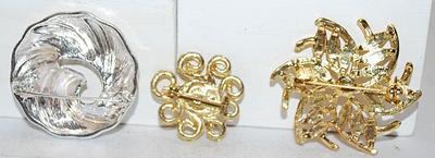 Collection of 3 "Gold & Silver Colored" Round Style BROOCHES (1½" to 1") with a Pearl on the "Starburst"