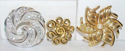 Collection of 3 "Gold & Silver Colored" Round Style BROOCHES (1½" to 1") with a Pearl on the "Starburst"