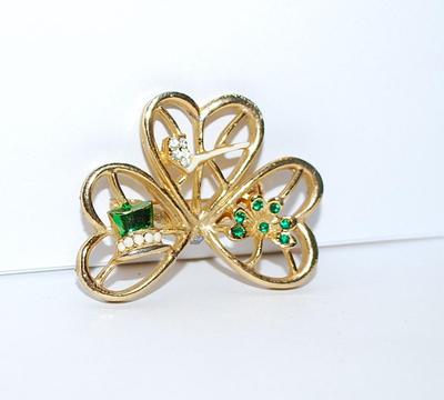 Vintage Gold Colored IRISH ST. PATRICK THEMED BROOCH (1¾" x 1¼") Marked "©B J" - 3 Leaf Clover with Green & White...