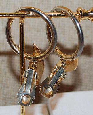 VINTAGE 1950's Drop Gold Tone Earrings (1" Circ.) with Added "Leaf" and Snap-On Clasp