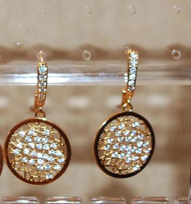 JEWELRY SET Includes Wire Grid Earrings (¾" Circ.) with English Lock Hook & PENDANT (1" Circ.) on a Gold Tone Necklace...