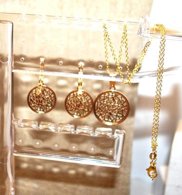 JEWELRY SET Includes Wire Grid Earrings (¾" Circ.) with English Lock Hook & PENDANT (1" Circ.) on a Gold Tone Necklace...