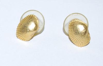 Small Gold Colored Ribbed CLAM SHELL EARRINGS Set with Stud Post Clasp