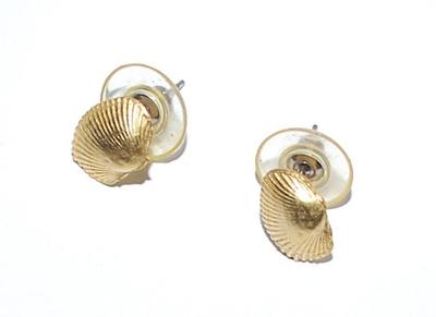 Small Gold Colored Ribbed CLAM SHELL EARRINGS Set with Stud Post Clasp
