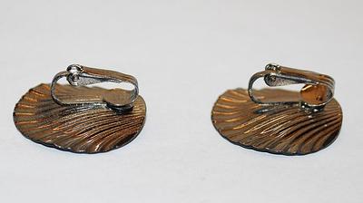 Round BLACK METAL EARRINGS Set with SNAP Clasp