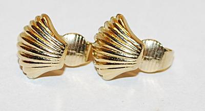 Delicate Gold Colored CLAM SHELL EARRINGS Set with SNAP Clasp