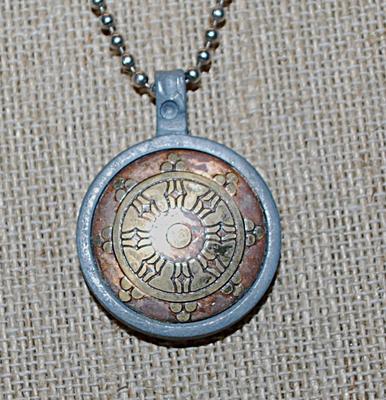 "SUNDISK" PENDANT NECKLACE with REVERSIBLE Star on Simple Silver Tone Necklace Chain 16" L