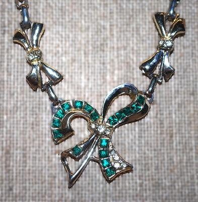 VINTAGE GREEN SQUARE Stones BOW PENDANT (1½" x 1½") with 2 Jeweled Smaller Bows on a "Snakeskin" Necklace Chain...