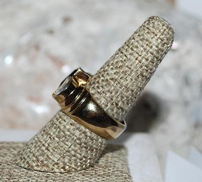 Size 8 Very Interesting "Split" Oval RING - Marked "18" -- with Black Enamel & Bright Clear Stone on a Solid Gold...