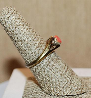 Size 7 Vintage Coral-Style Cabochon RING - Marked 14KT "HGF' (Heavy Gold Filled) on a Gold Band (3.5g)