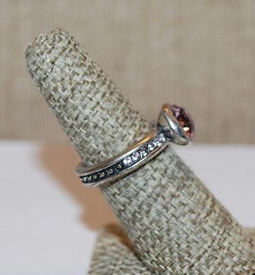 Size 6 Marked "AMANDA ALEC" - Vintage Light PURPLE Beveled Glass Stone RING with Pink Stones on Silver Tone Band (5.0g)